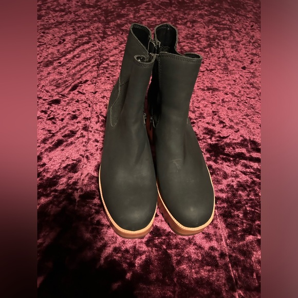 Fiona Fall Exp. NWOT Platform Boots Size 8 - Picture 5 of 5